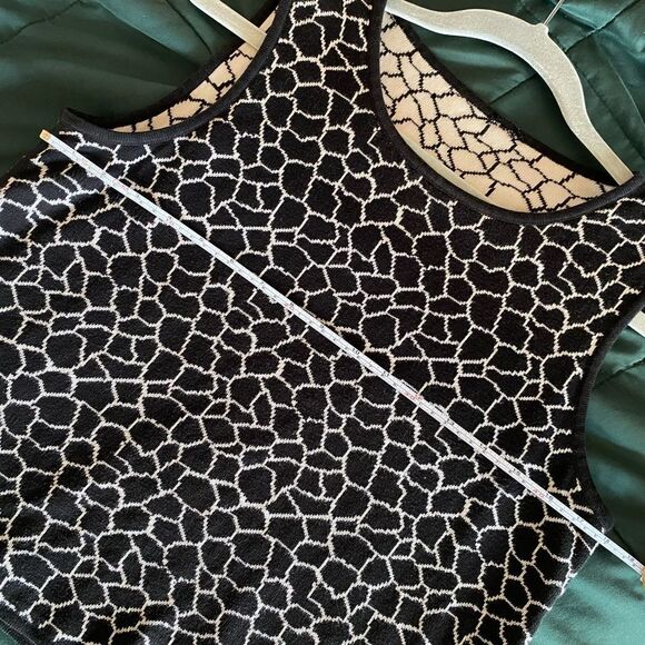 Vintage 90s Black and White Giraffe Print Reversible Sleeveless Sweater Size M - Picture 6 of 7